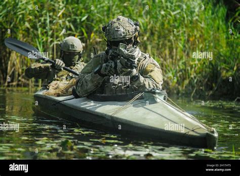 Spec Ops In Military Kayak Fotografías E Imágenes De Alta Resolución Alamy