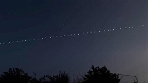 Une mystérieuse traînée lumineuse observée dans le ciel des Alpes