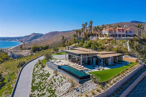 Stunning Home In Malibu Offers Luxurious Lifestyle Asking For 11750000