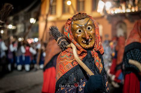 Carnaval Des Fous Gengenbach Allemagne Une Fille En Alsace