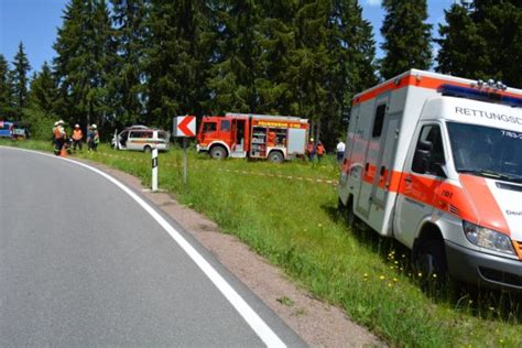 Fotostrecke Lenzkirch Motorradfahrer Stirbt Bei Unfall Auf L