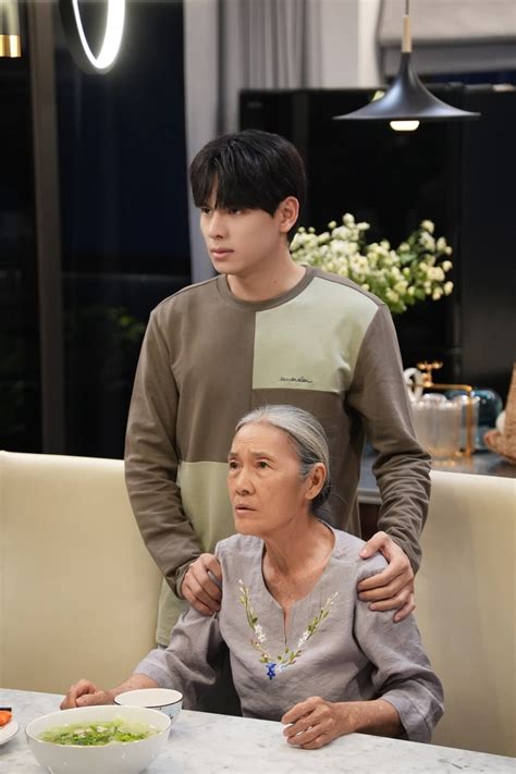 Gia đình toàn visual đỉnh nhất Lật Mặt 7 Cha là Jang Dong Gun Việt Nam con là hot boy phim