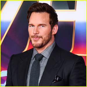 Chris Pratt Shows Off Mini Makeovers From His Daughters Mentions Son