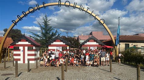 Crian As E Jovens Do Bairro Das Andorinhas Voaram At Ao Parque