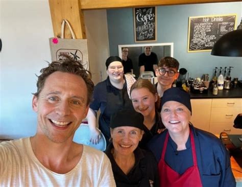 H 🐝💚😈 on Tumblr: Tom Hiddleston with fans in Norfolk yesterday ️