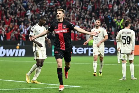 Foto Josip Stanisic celebra el gol del empate en el último minuto