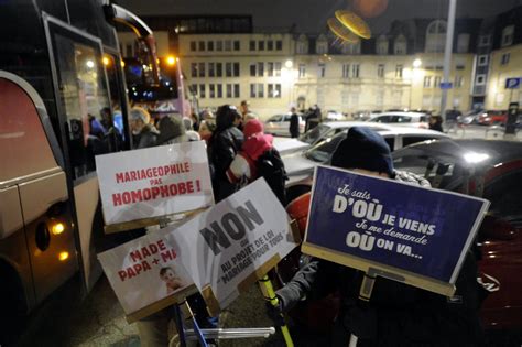 Manif Les opposants au projet de loi sur le mariage homosexuel défilent