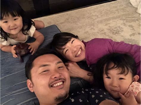 Photo Marie Kondo Son Mari Takumi Kawahara Et Leurs Deux Filles