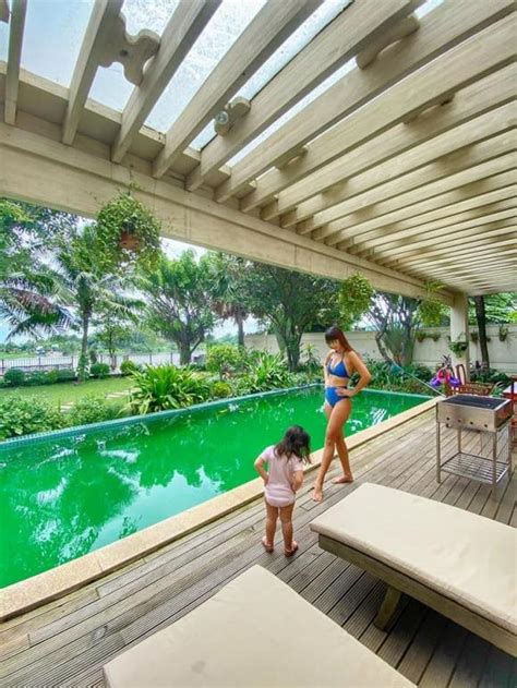 Siêu mẫu Hà Anh tung ảnh phô dáng đẹp với bikini trong kỳ nghỉ gái một con mà vòng một vẫn