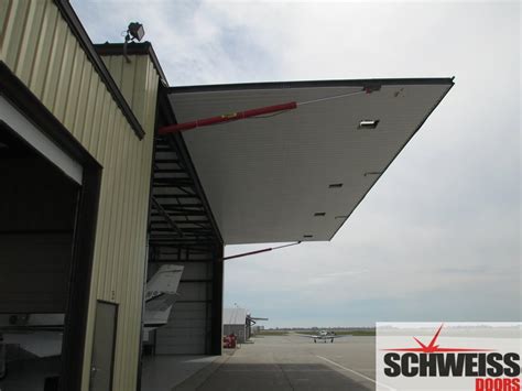 Hydraulic doors open an entire hangar endwall - 16 | Schweiss Bifold ...