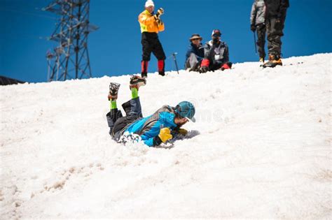 Aprendizaje Deslizarse Correctamente En Una Cuesta O Un Glaciar Con Un