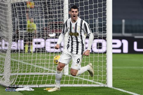 Video Álvaro Morata Converts Penalty Kick to Provide Juventus With a