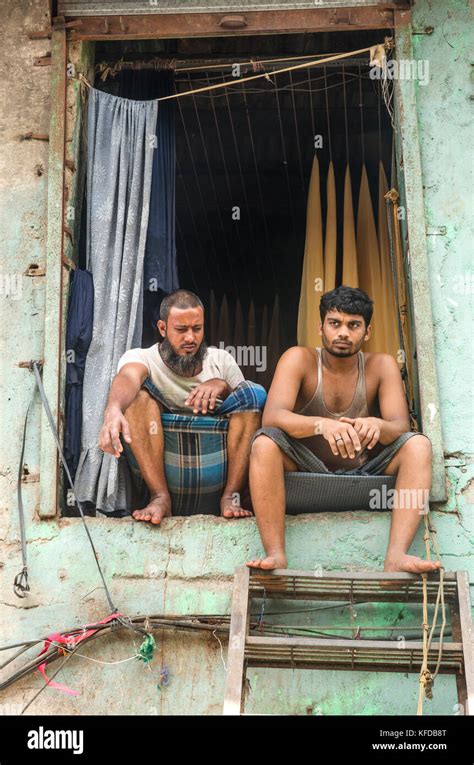 Mumbai Slum People Hi Res Stock Photography And Images Alamy