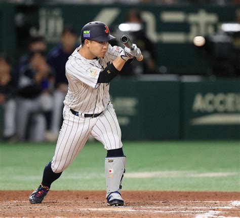 アジアプロ野球チャンピオンシップ決勝の韓国戦10回、送りバントを決めた古賀 ― スポニチ Sponichi Annex 野球