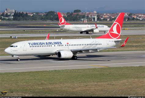 TC JVA Turkish Airlines Boeing 737 8F2 WL Photo By Ronald Vermeulen