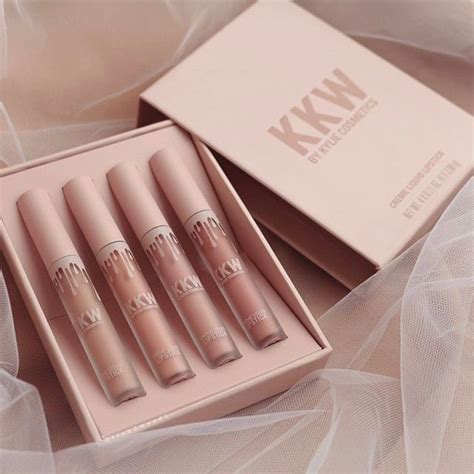 3 ngày nữa mới lên kệ nhưng bộ 4 màu son nude của Kim Kardashian và Kylie Jenner đã gây sốt