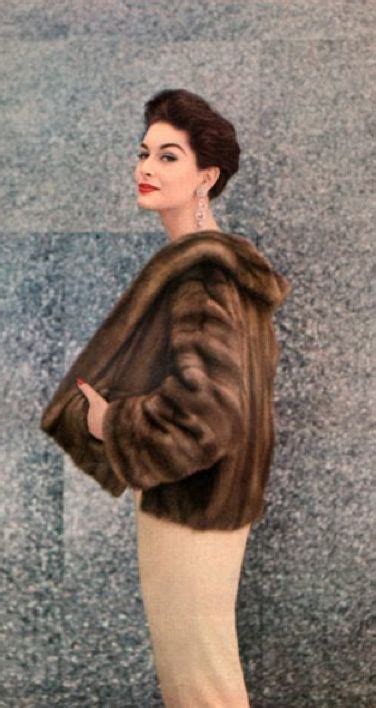 Pin By Carol Roberts On Vintage Furs A Go Go Vintage Vogue Vintage