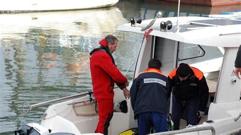 Fiumicino Barca Affonda Nel Tevere Interviene La Capitaneria Di Porto