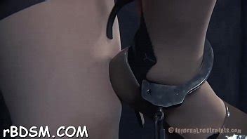 El Esclavo Tiene Que Usar Un Casco De Jaula De Metal Durante La Tarta De Pieles XVIDEOS