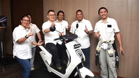 Astra Motor Sulsel Resmi Kenalkan Honda Em E Dan Em E Plus