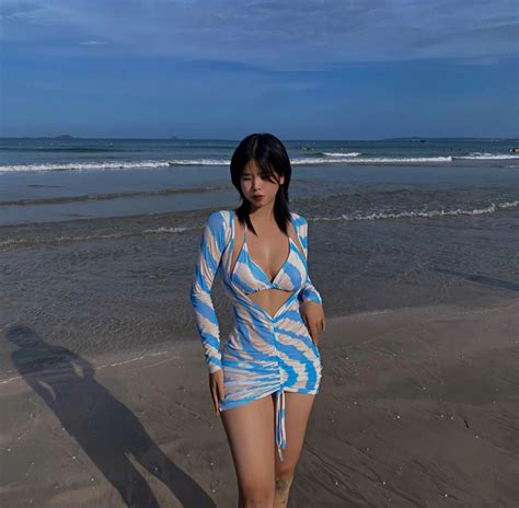 N Rapper Tu I G Y S T Khi L N U Khoe Nh Bikini N Ng B Ng B O D N Tr