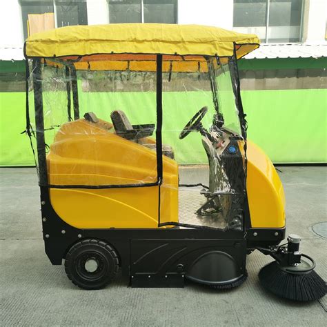 Industrial Ride On Electric Floor Cleaning Vacuum Sweeper With CE