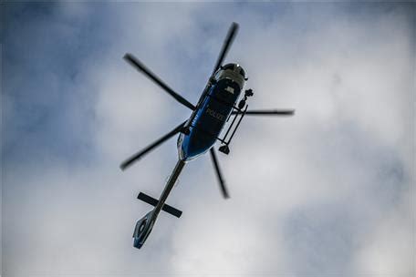 Schuss auf Küchenfenster Polizei jagt bewaffnetes Duo