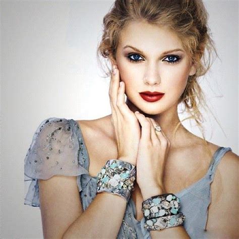 Piercing Eyes : r/TaylorSwift