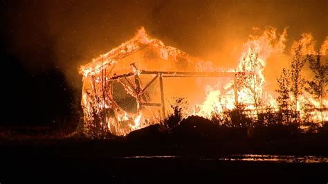 Incendie à Saint Simon une grange ravagée par les flammes TVA CIMT CHAU