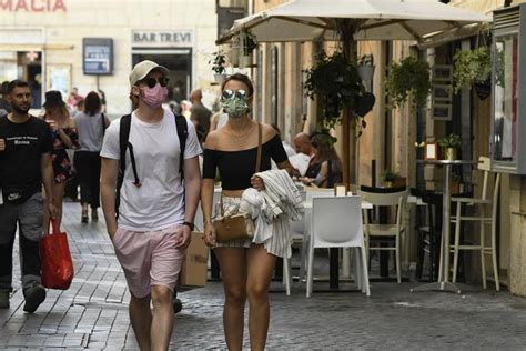 Mascherine all aperto ancora obbligatorie a Norcia l emergenza non è