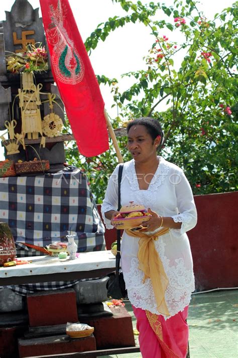 Hari Raya Kuningan Antara Foto