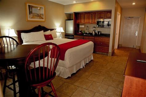 LAKE GRASSY INN & SUITES $80 ($̶9̶9̶) - Updated 2018 Prices & Motel ...