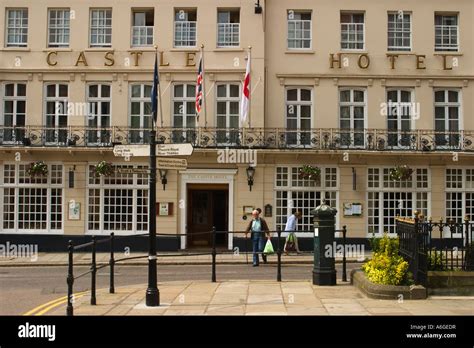 Windsor castle hotel hi-res stock photography and images - Alamy