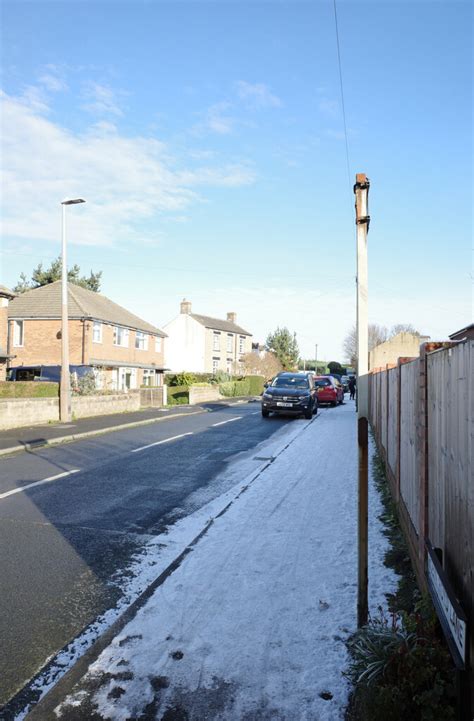 Robin Royd Lane Mirfield Habiloid Cc By Sa Geograph Britain