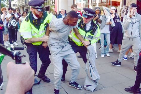 逾百人應網上號召到oxford Street意圖搶劫9人被捕 棱角媒體