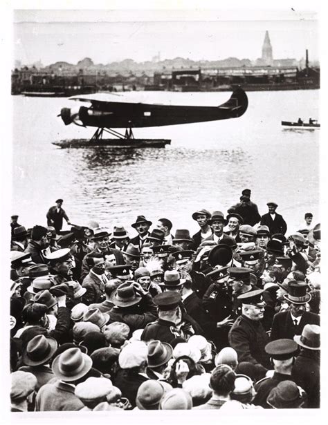 Amelia Earhart Solos The Atlantic Pioneers Of Flight