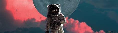 Astronaut : moon on earth 4K wallpaper download