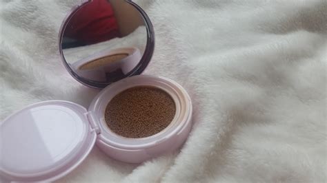 LOreal Paris Nude Magique Cushion Foundation Review Class Glitter