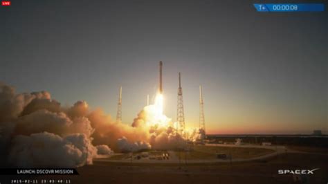 Spacex再度发射可回收火箭 海面上软着陆成功科技文汇传媒