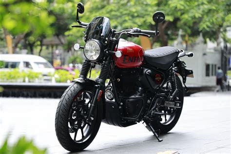 breaking royal enfield hunter  accessories revealed   images