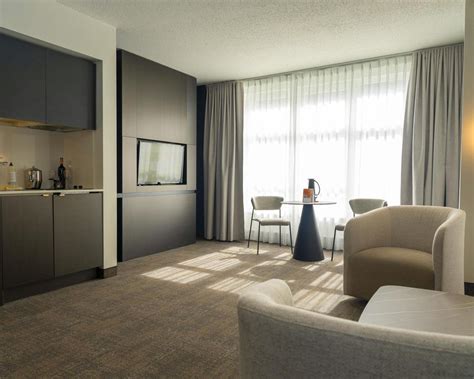 Saint Sulpice Montreal Spacious Suites And Oskar Restaurant Escape To