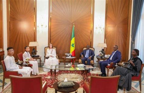 Tout En Images Le Pr Sident Macky Sall Re Oit La Famille De Pape