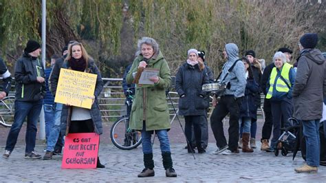 Impfen Oder Nicht Gr Ne Treffen Sich Nach Corona Demos In Cuxhaven Zum