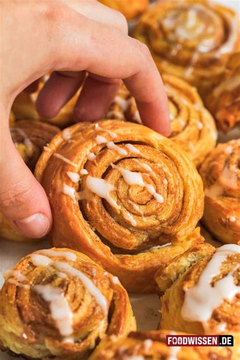 Zimtschnecken mit Blätterteig schnelles Rezept foodwissen de