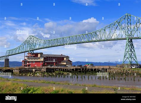 Cannery Pier Hotel & Spa, Astoria, Oregon, USA Stock Photo - Alamy