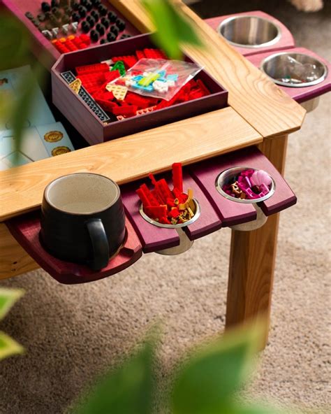 Une table à manger 100 modulable conçue pour les jeux de société