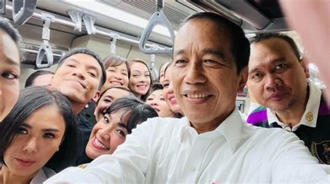 12 Potret Artis Jajal LRT Bareng Presiden Jokowi Foto Selfie Bikin Viral