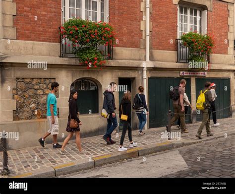 walking tour of Montmartre Paris France Stock Photo - Alamy