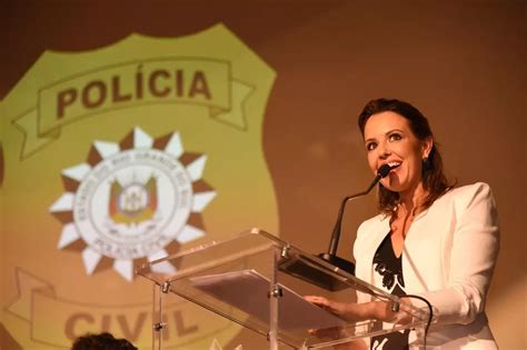 Delegada Nadine Farias Anflor Toma Posse Como Chefe De Pol Cia Do Rs