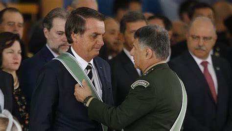 Tfbr Bolsonaro Jogou Os Militares Num Barco Que Parece Fazer Gua Por